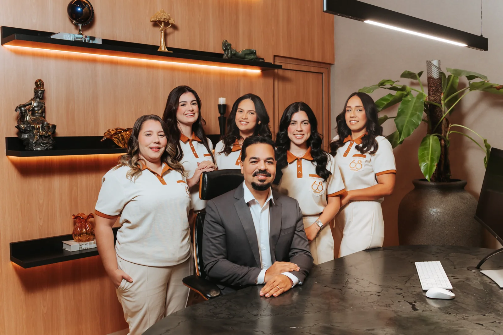 Equipe do Escritório 68 reunida com a direção